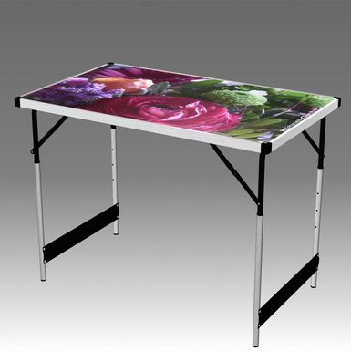 Tisch mit Blumendesign Tisch mit Blumendesign