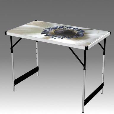 Tisch mit Blumendesign Tisch mit Blumendesign